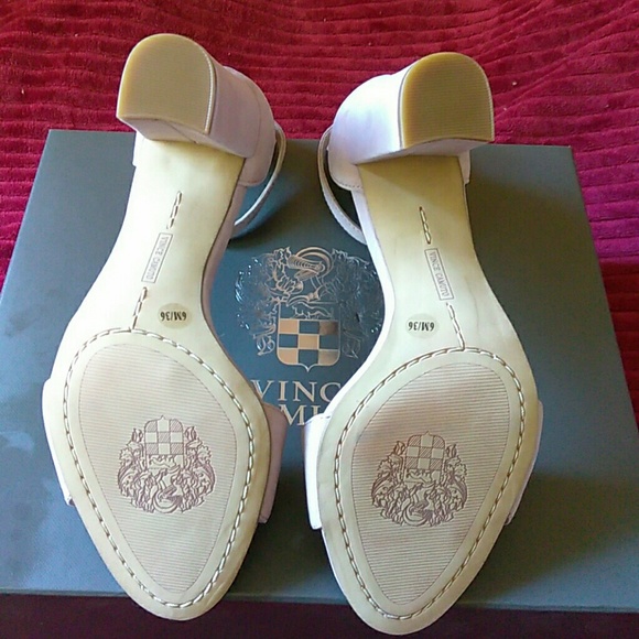 VINCE CAMUTO WEDGES. - Picture 5 of 6